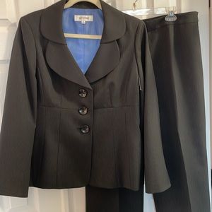 SUIT STUDIO 2 Piece Black Pinstriped Suit Jacket and Pants Size 14